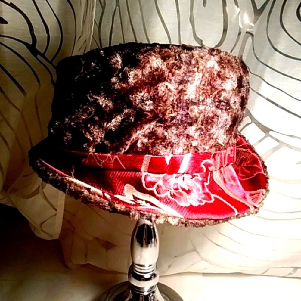 Adora hat  Polyester fur,  sz M